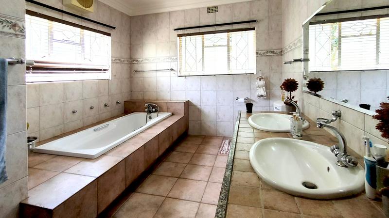 16 Bedroom Property for Sale in Middelburg Rural Eastern Cape
